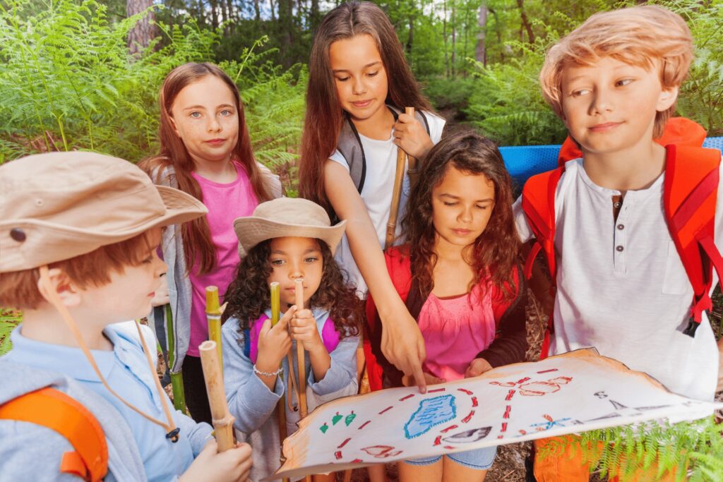 gruppo di bambini e adulti